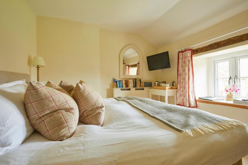 Double or Twin Room with Bathroom image 3