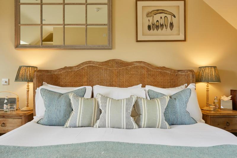Deluxe Double Room with Bath image 3