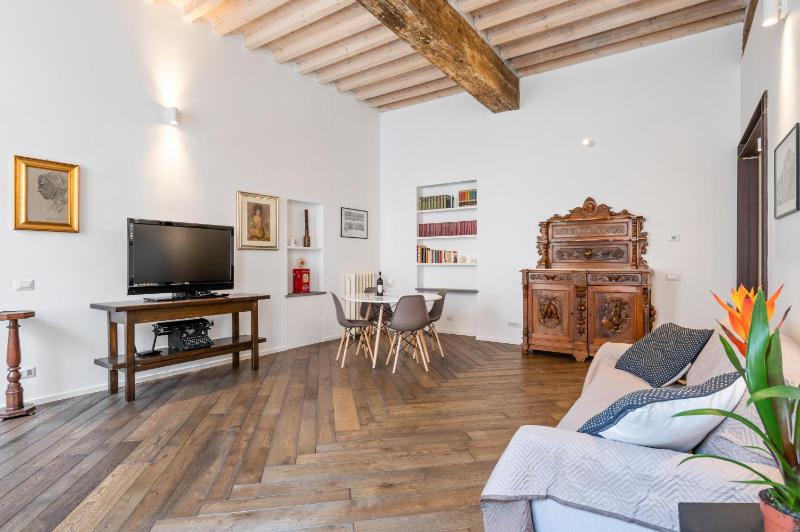 GuestHost - Palazzo della Pilotta Roomy and Quiet Flat - image 9