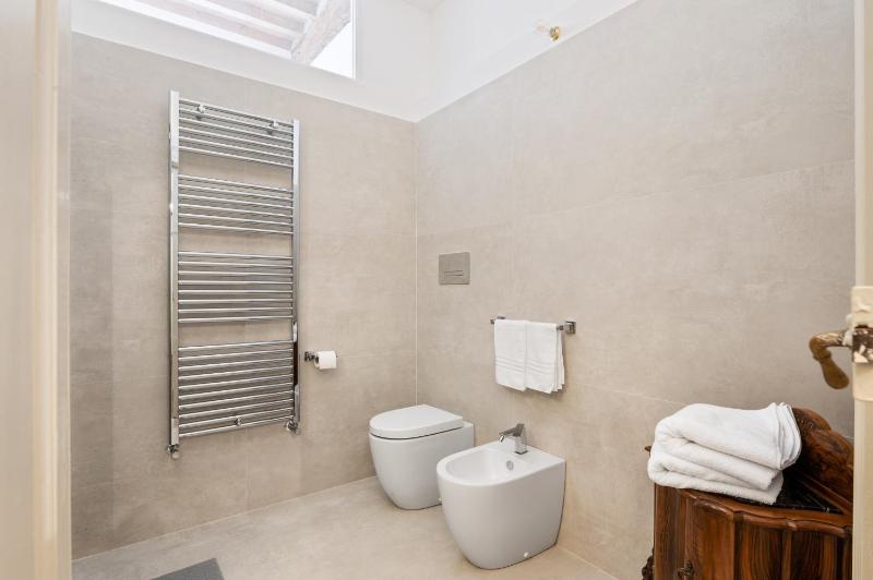 GuestHost - Palazzo della Pilotta Roomy and Quiet Flat - image 8