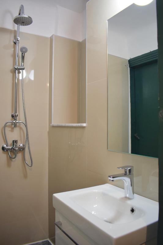 Stylish Basement Studio with Roof Garden Access - EP9B - image 10