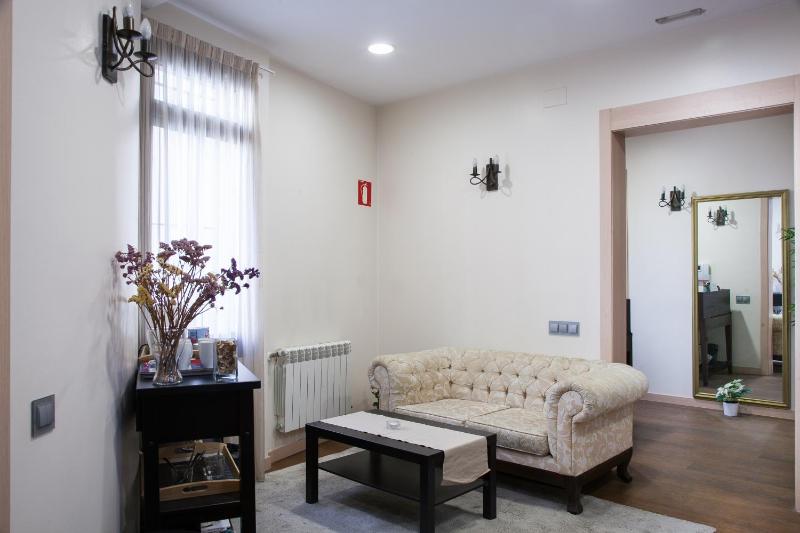 Quadruple Room with Private Bathroom image 3