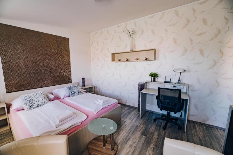 Double Room image 2