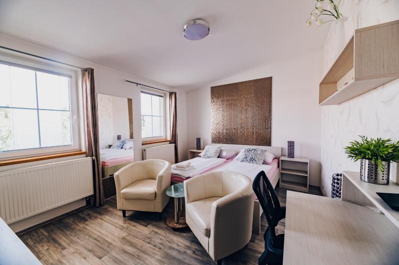 Double Room image 4