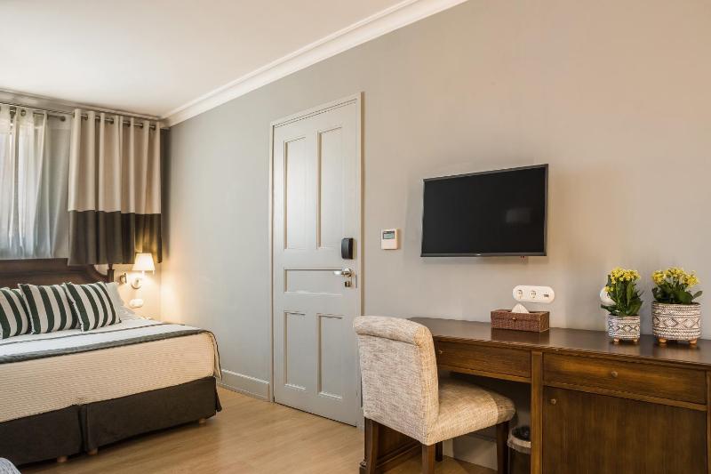 Two-Bedroom Family Suite image 3