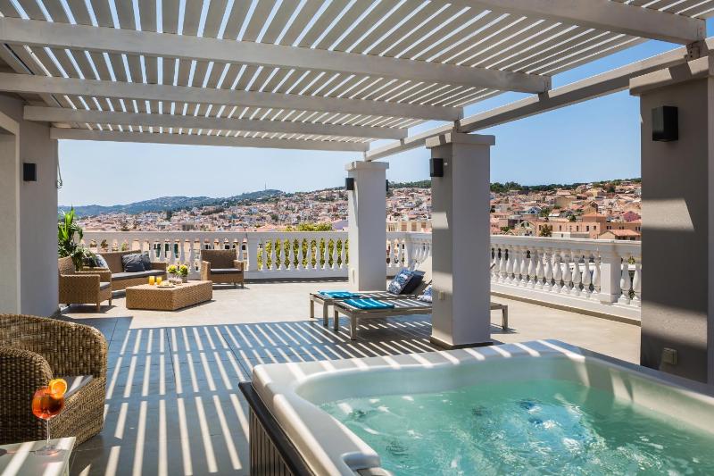 Master Suite with Outdoor Hot Tub and Panoramic Sea View image 1