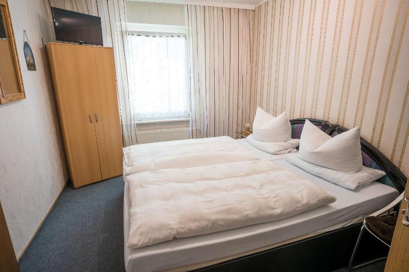 Double Room image 3