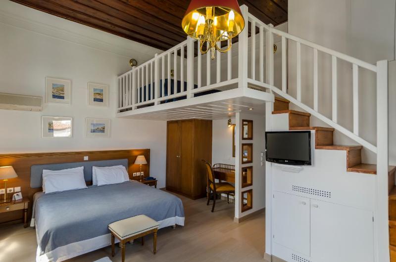 Premium Suite with View image 3