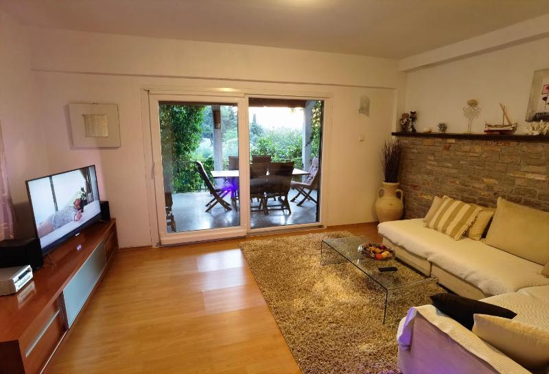 Luxury Two-Bedroom Apartment (5 Adults) image 2