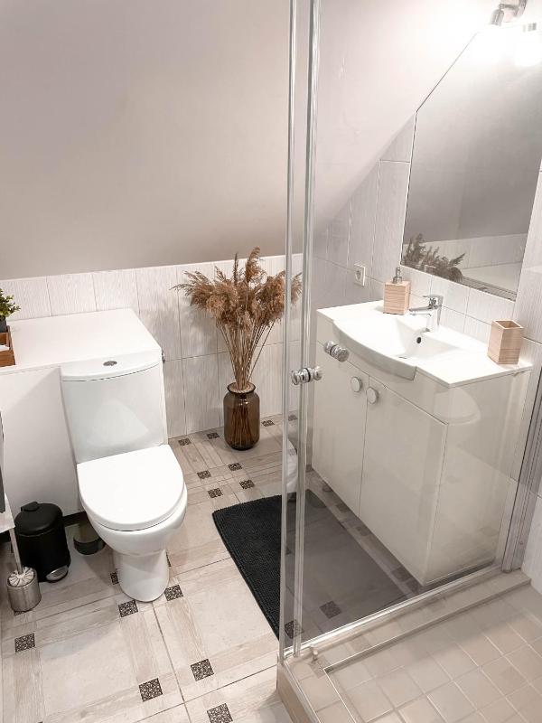 Quadruple Room with Private Bathroom image 2