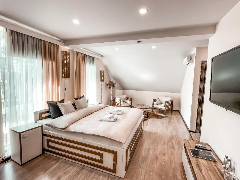Queen Room image 1