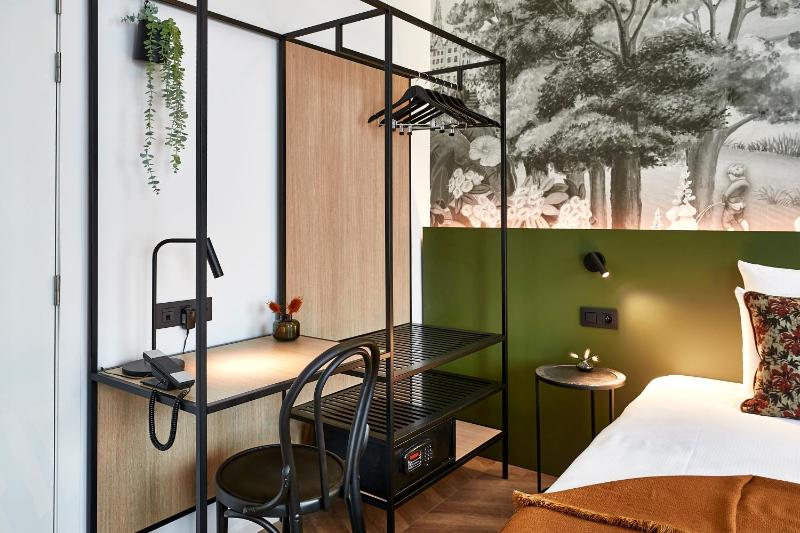 Superior Triple Room image 1