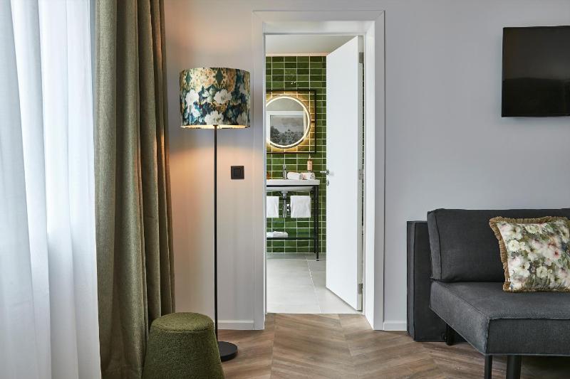 Superior Triple Room image 2