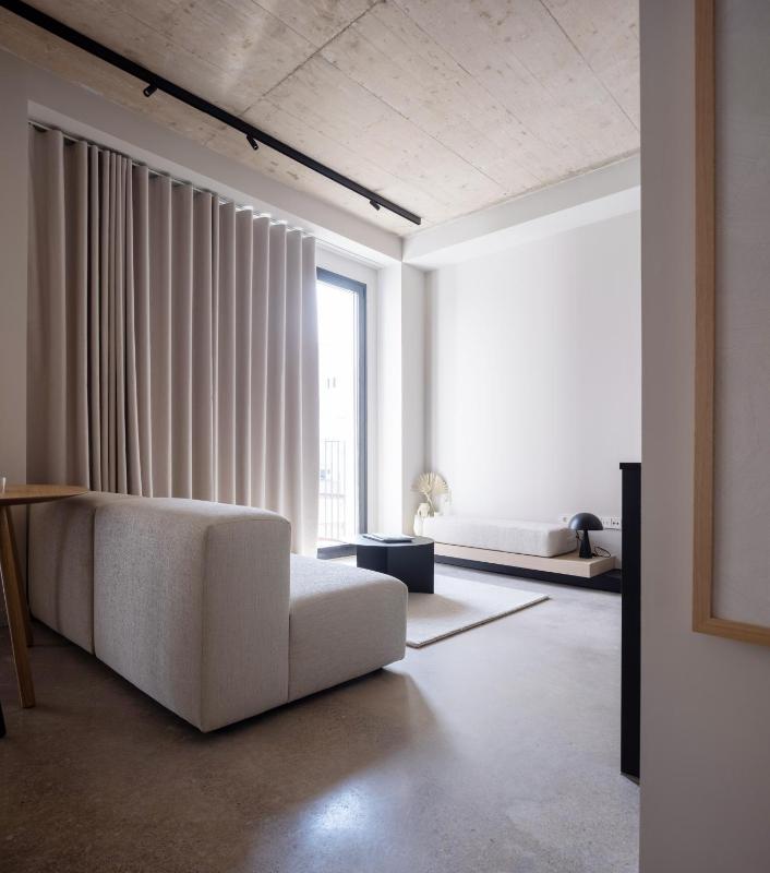 Studio Apartment image 4