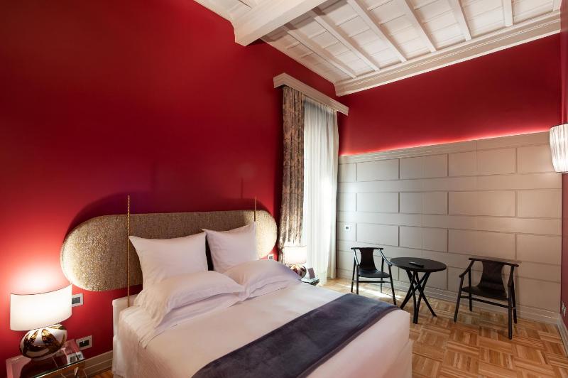 Deluxe Double Room image 2