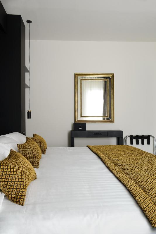 King Room with Balcony - Patio View image 4