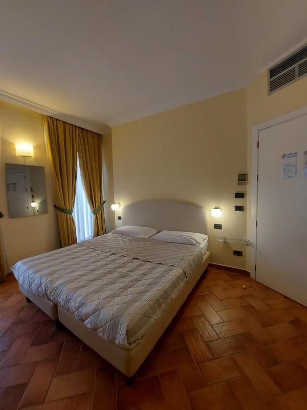 Small Double Room image 1