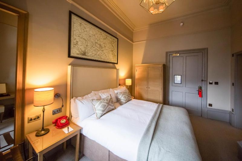 Superior King Room  image 3