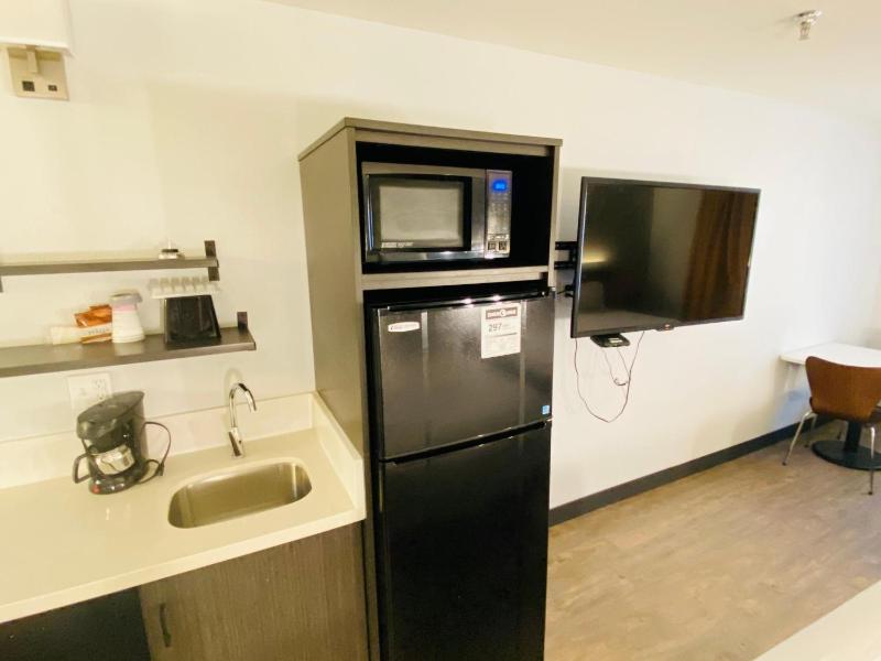 Deluxe Triple Room image 3