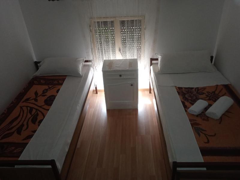 Small Twin Room image 2