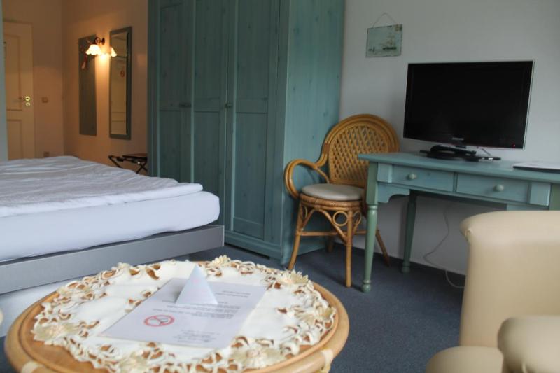 Double Room with Sea View image 3