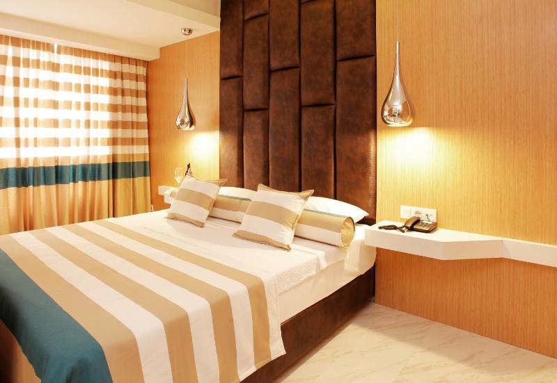 One-Bedroom Apartment image 4