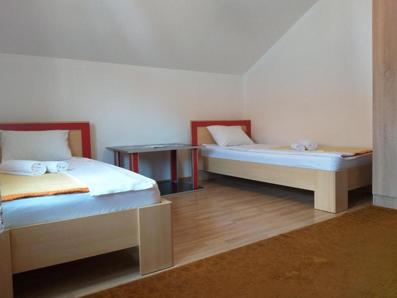 Standard Twin Room image 1