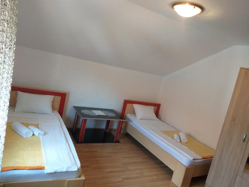 Standard Twin Room image 3