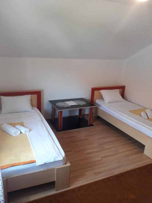 Standard Twin Room image 2