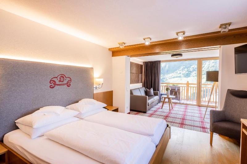 Standard Double Room image 2