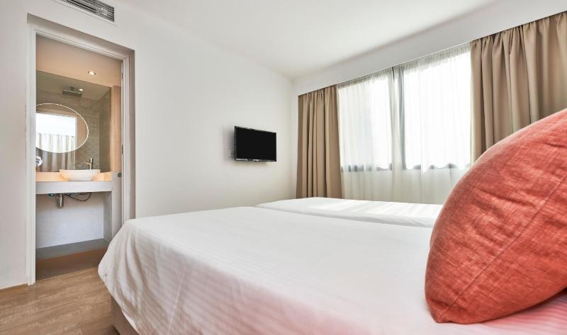 One-Bedroom Apartment (2 Adults + 1 Child) image 1
