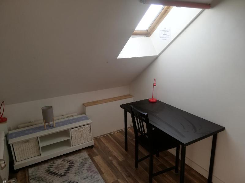 Single Room with Shared Bathroom image 1