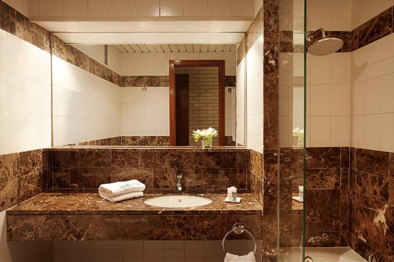 Deluxe Double or Twin Room with private terrace image 4