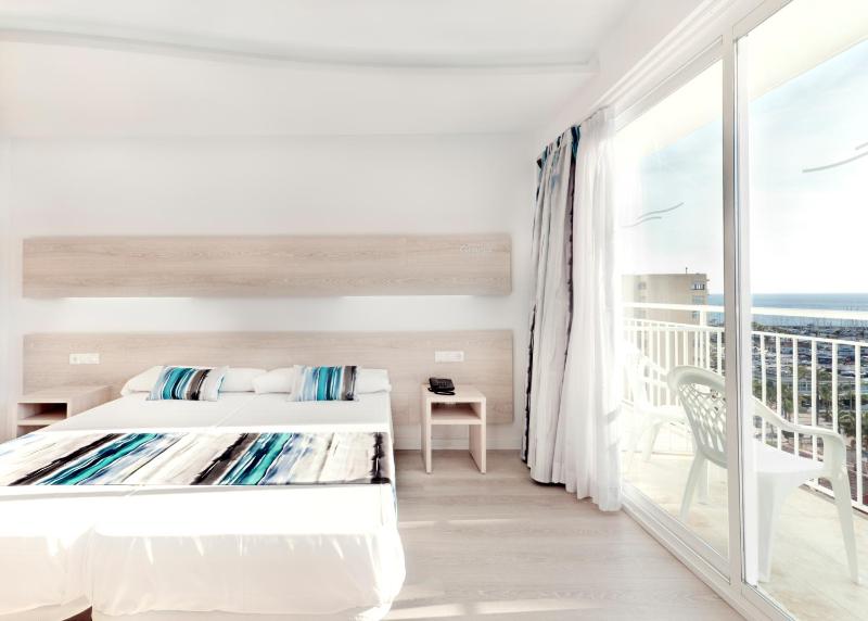 Double or Twin Room with balcony and Partial Sea View image 1