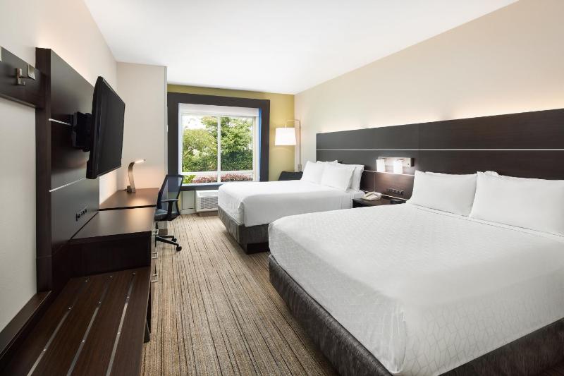 Standard Room with Two Queen Beds image 3