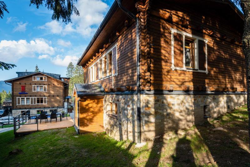 Villa - Dependence building image 3