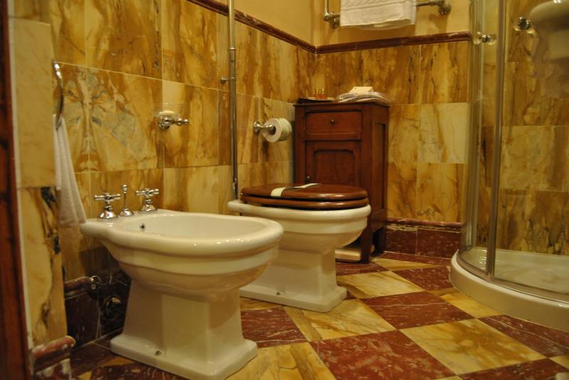 Deluxe Suite image 3