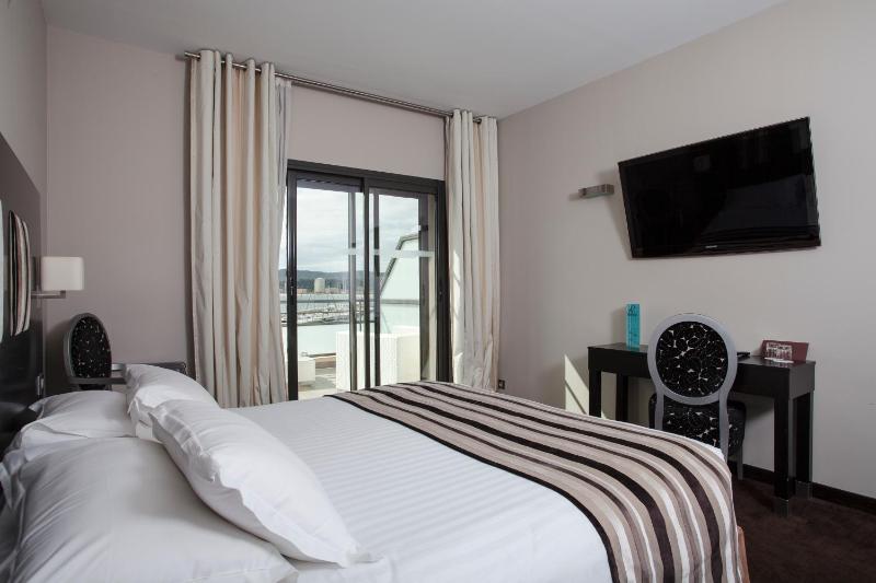 Deluxe Room with Seaview image 2