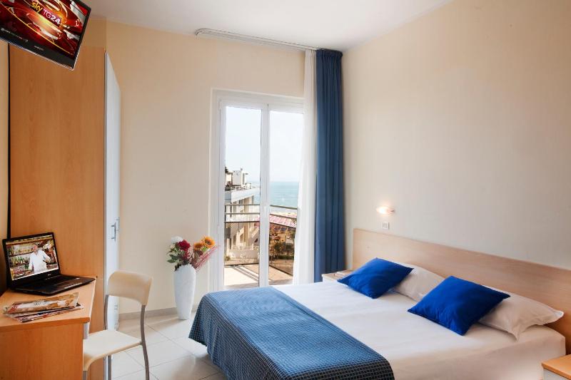 Double Room with Sea View image 1