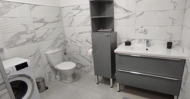One-Bedroom Apartment image 3