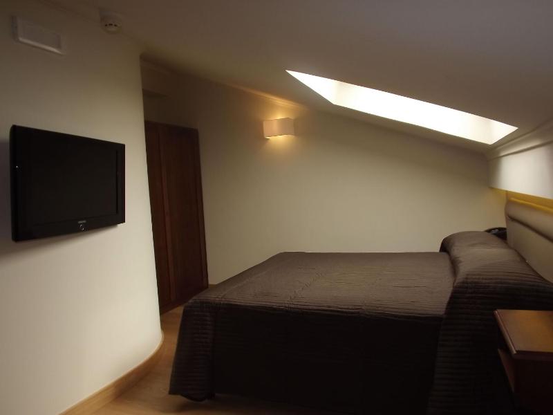 Attic Double or Twin Room image 3