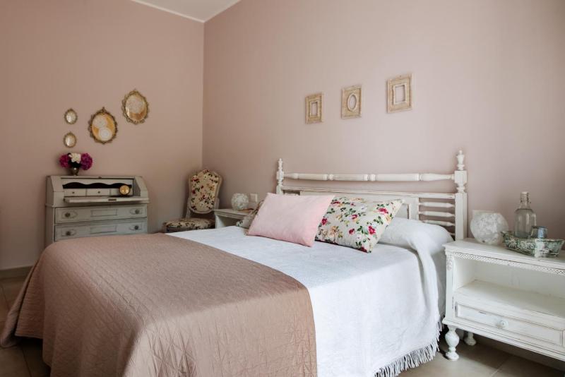 Standard Triple Room with Sea View image 4