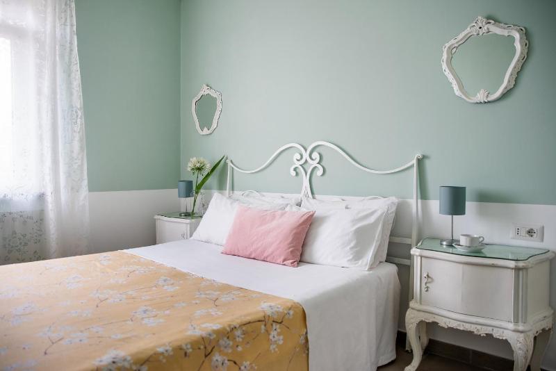 Double Room with Private Bathroom image 2