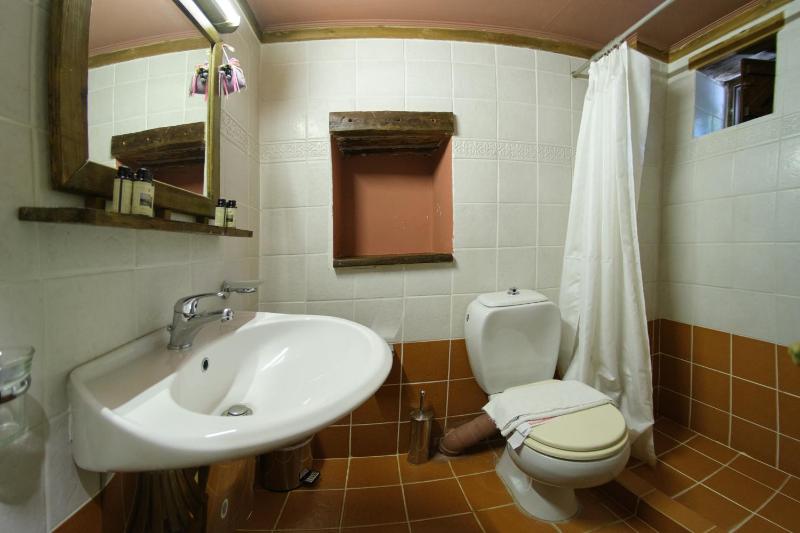 Standard Quadruple Room image 3