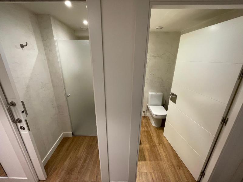 Private 6 Bed Room image 3