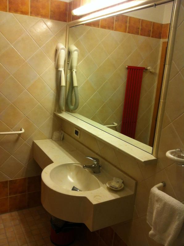Quadruple Room image 4