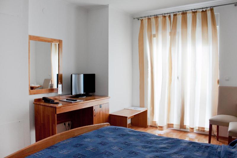 Economy Double Room with Park View image 3