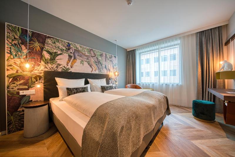 Standard Double Room image 3