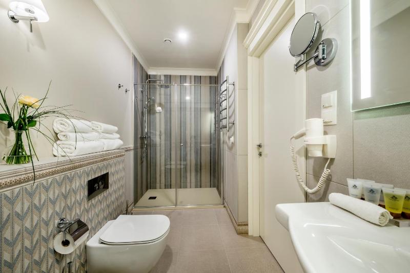 Executive Double Room image 2