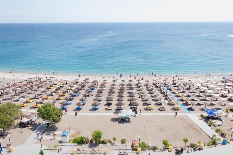 Double or Twin Room Beach Front image 4